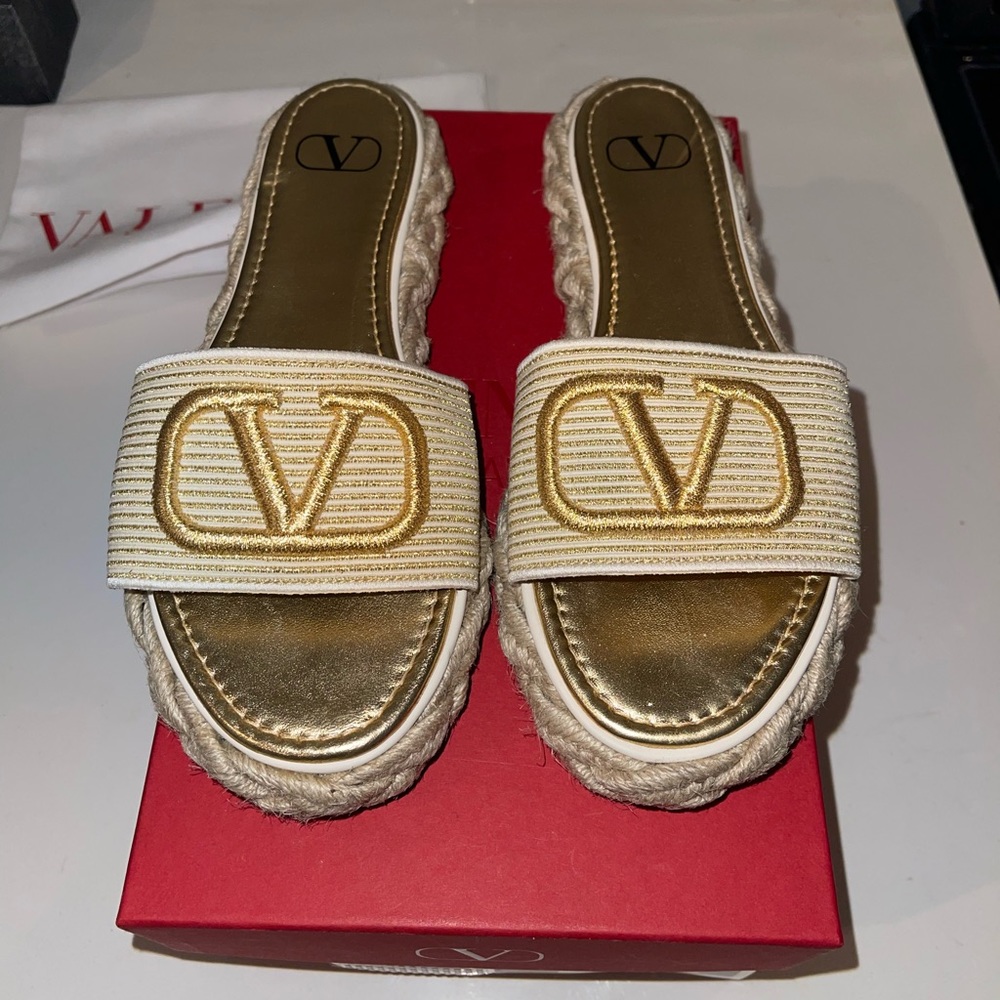 Valentino Slides